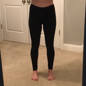 Fabletics leggings w/ mesh leg panels on back - Md